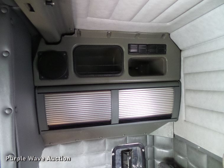 image for item DL0921 2000 Peterbilt 379  semi truck