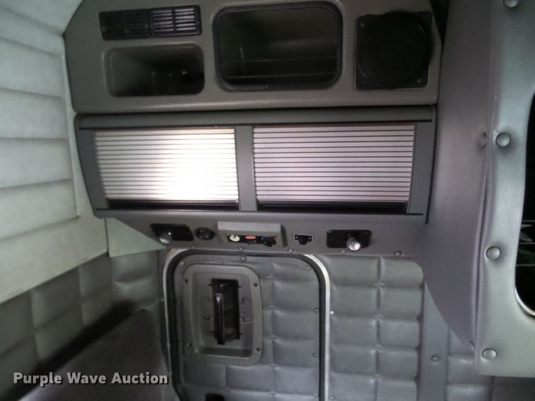 image for item DL0921 2000 Peterbilt 379  semi truck