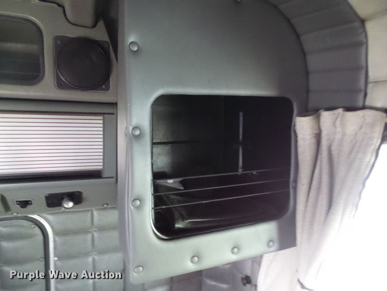 image for item DL0921 2000 Peterbilt 379  semi truck