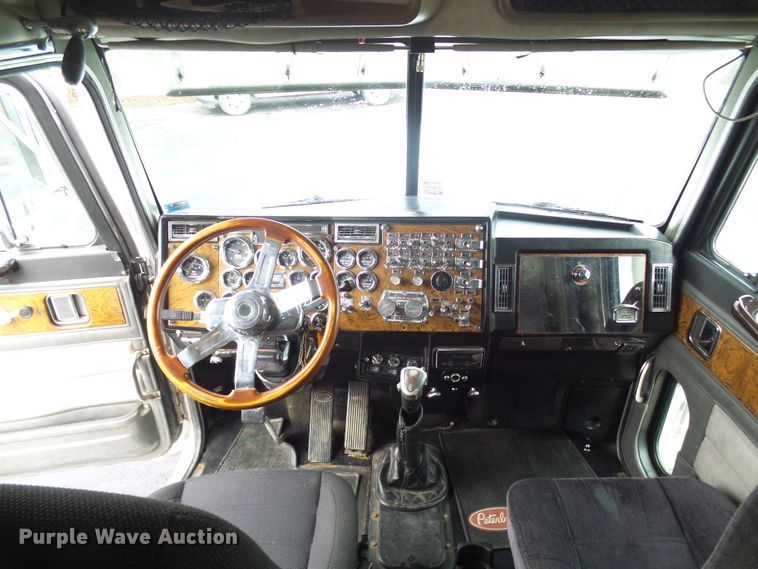 image for item DL0921 2000 Peterbilt 379  semi truck