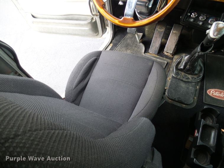 image for item DL0921 2000 Peterbilt 379  semi truck