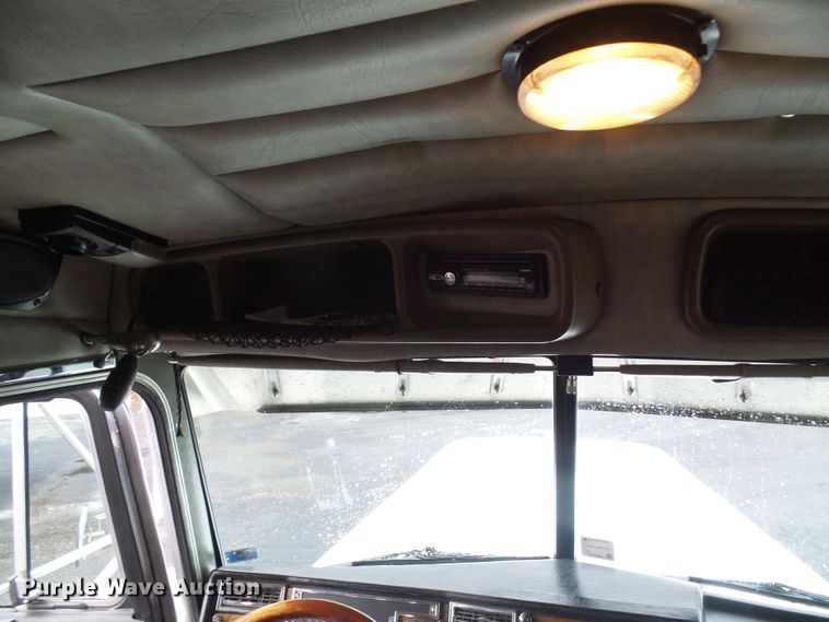 image for item DL0921 2000 Peterbilt 379  semi truck