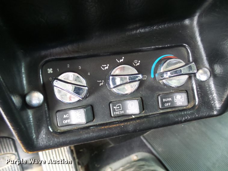 image for item DL0921 2000 Peterbilt 379  semi truck