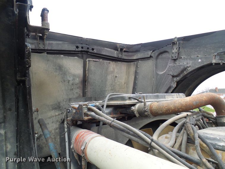 image for item DL0921 2000 Peterbilt 379  semi truck