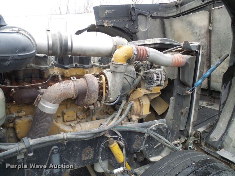 image for item DL0921 2000 Peterbilt 379  semi truck