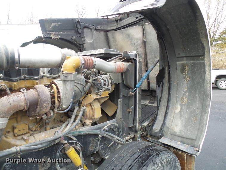 image for item DL0921 2000 Peterbilt 379  semi truck