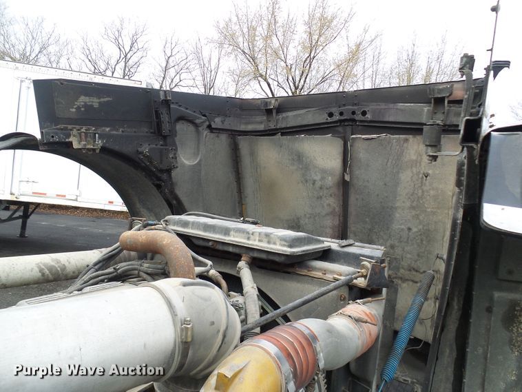 image for item DL0921 2000 Peterbilt 379  semi truck