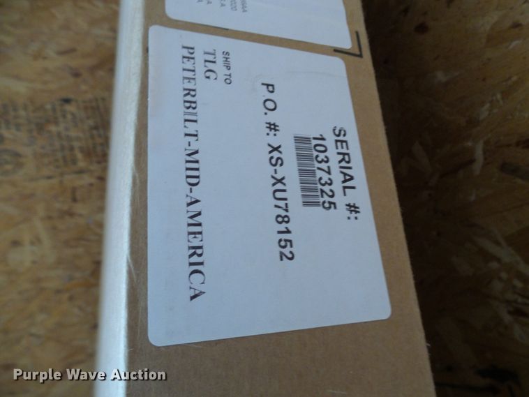 image for item DL0921 2000 Peterbilt 379  semi truck