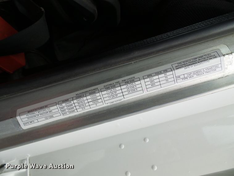 image for item DL0921 2000 Peterbilt 379  semi truck