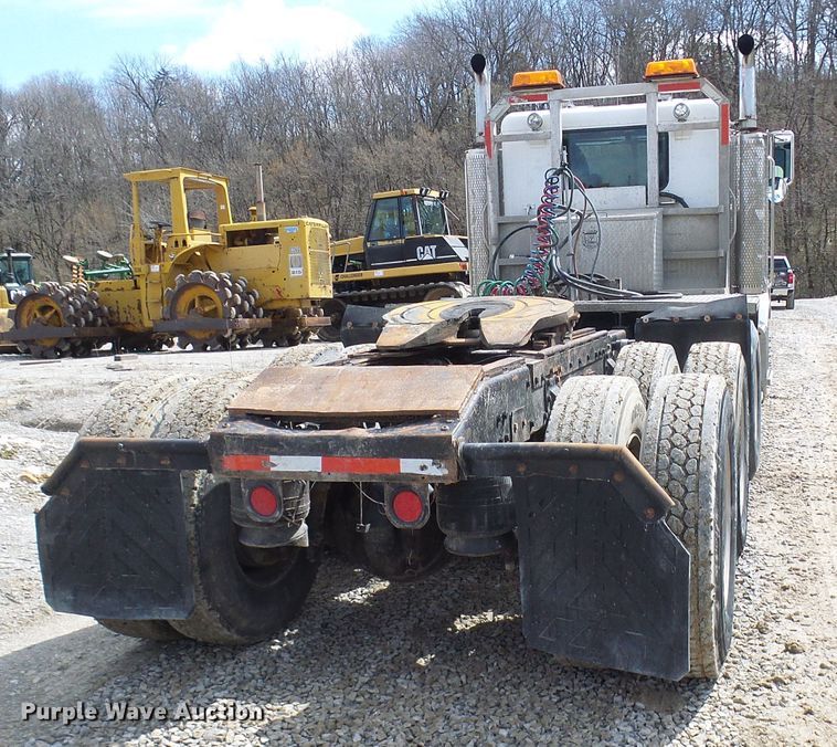 image for item DL0926 1992 Peterbilt 379  semi truck