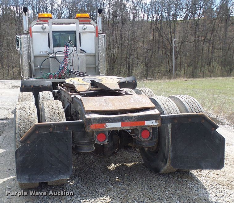 image for item DL0926 1992 Peterbilt 379  semi truck