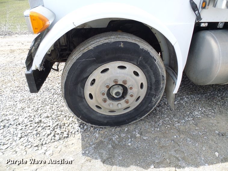 image for item DL0926 1992 Peterbilt 379  semi truck