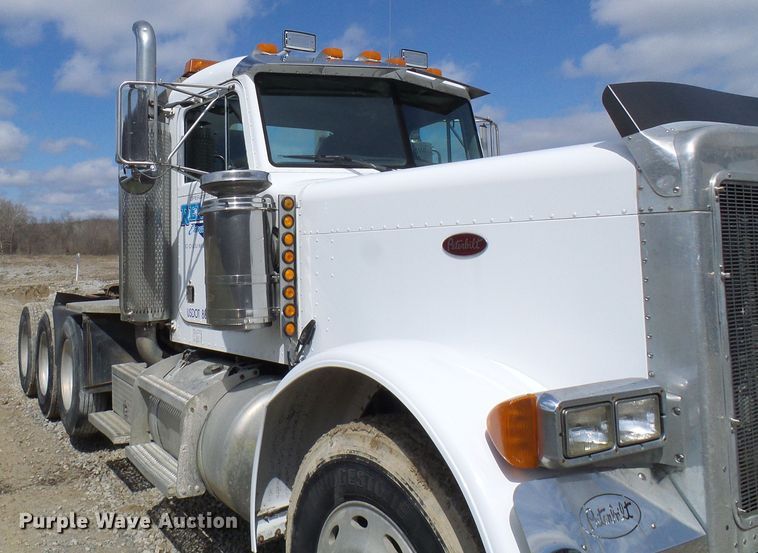 image for item DL0926 1992 Peterbilt 379  semi truck