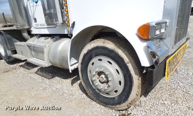 image for item DL0926 1992 Peterbilt 379  semi truck