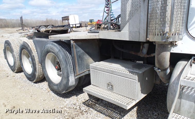 image for item DL0926 1992 Peterbilt 379  semi truck