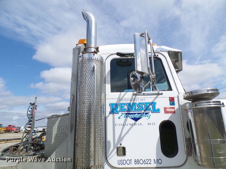 image for item DL0926 1992 Peterbilt 379  semi truck