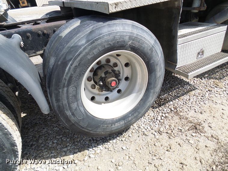 image for item DL0926 1992 Peterbilt 379  semi truck