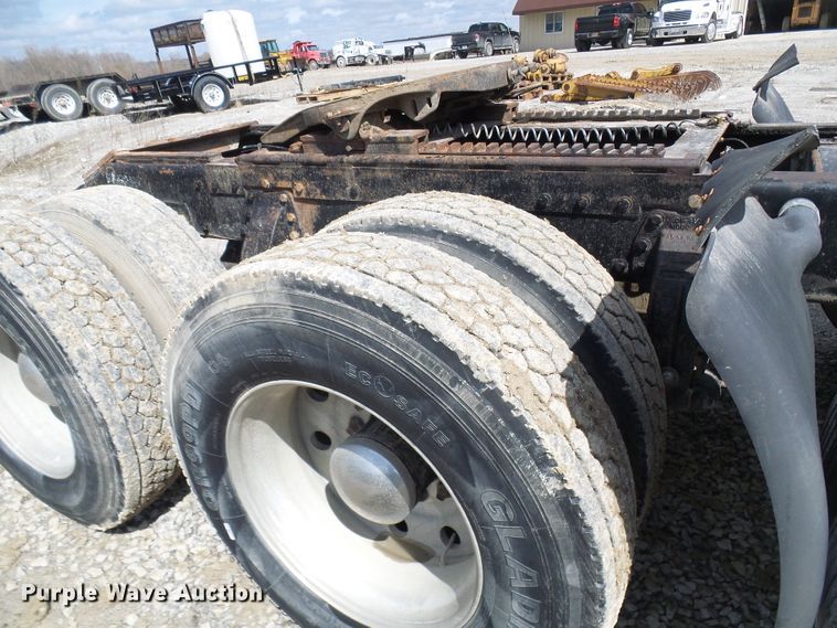 image for item DL0926 1992 Peterbilt 379  semi truck