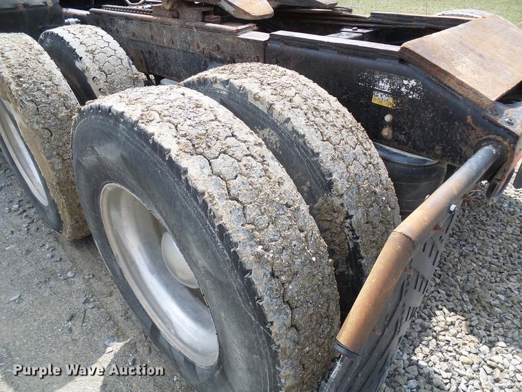 image for item DL0926 1992 Peterbilt 379  semi truck