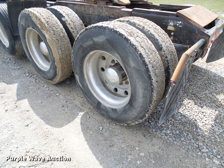 image for item DL0926 1992 Peterbilt 379  semi truck