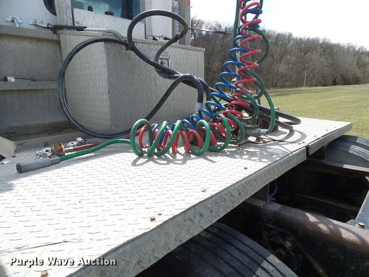 image for item DL0926 1992 Peterbilt 379  semi truck