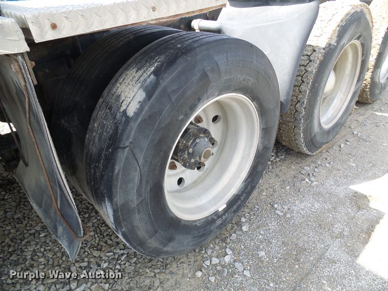 image for item DL0926 1992 Peterbilt 379  semi truck