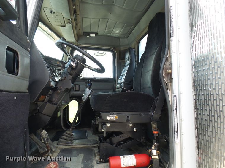 image for item DL0926 1992 Peterbilt 379  semi truck