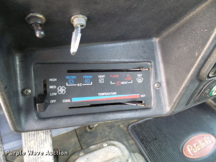 image for item DL0926 1992 Peterbilt 379  semi truck