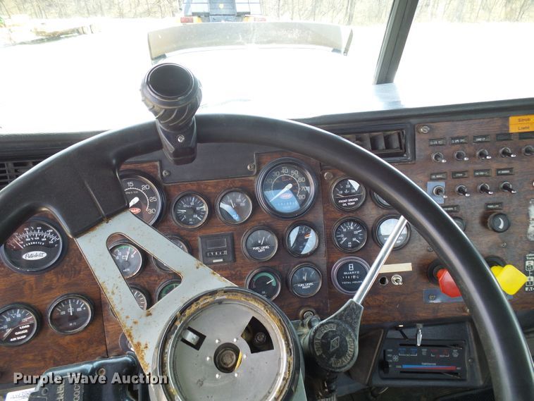 image for item DL0926 1992 Peterbilt 379  semi truck