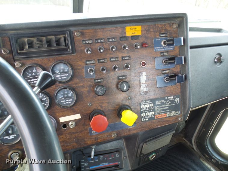 image for item DL0926 1992 Peterbilt 379  semi truck