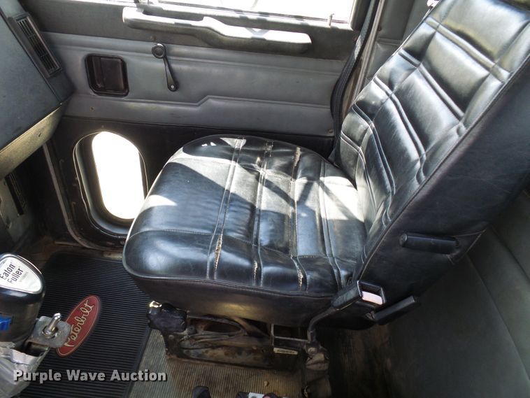 image for item DL0926 1992 Peterbilt 379  semi truck