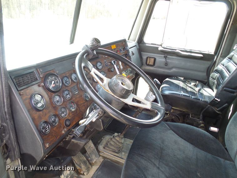 image for item DL0926 1992 Peterbilt 379  semi truck