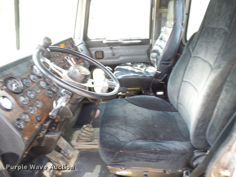 image for item DL0926 1992 Peterbilt 379  semi truck