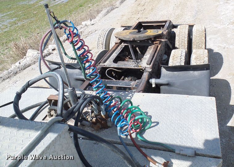 image for item DL0926 1992 Peterbilt 379  semi truck