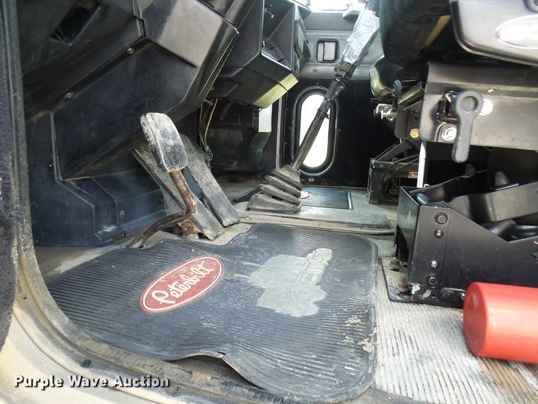 image for item DL0926 1992 Peterbilt 379  semi truck
