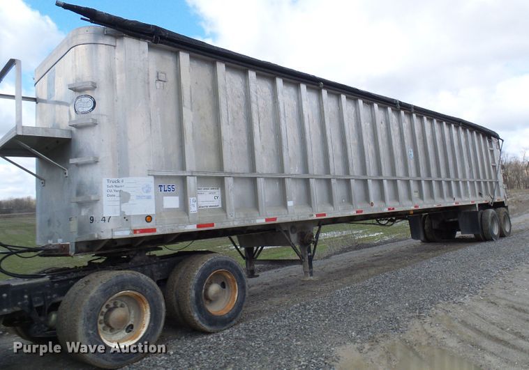 image for item DL0927 1994 Summit walking floor trailer