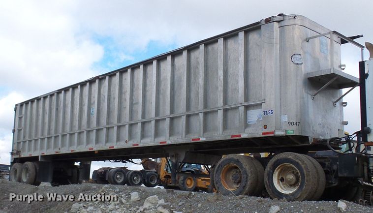 image for item DL0927 1994 Summit walking floor trailer