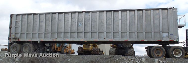 image for item DL0927 1994 Summit walking floor trailer