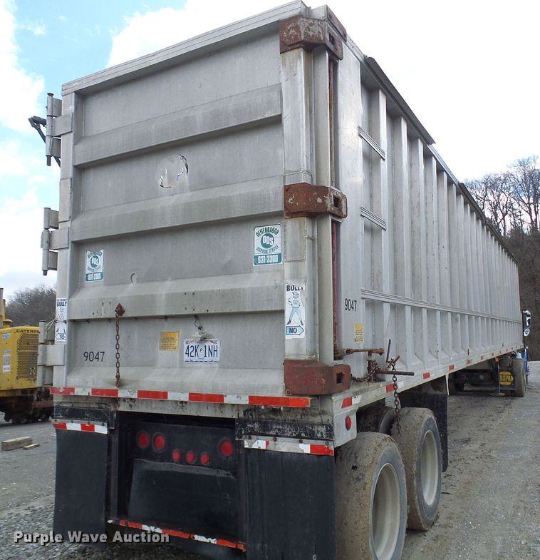 image for item DL0927 1994 Summit walking floor trailer