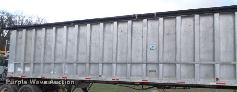 image for item DL0927 1994 Summit walking floor trailer