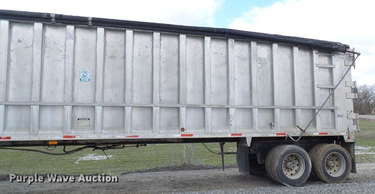 image for item DL0927 1994 Summit walking floor trailer