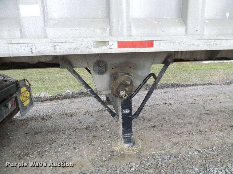 image for item DL0927 1994 Summit walking floor trailer
