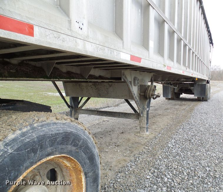 image for item DL0927 1994 Summit walking floor trailer