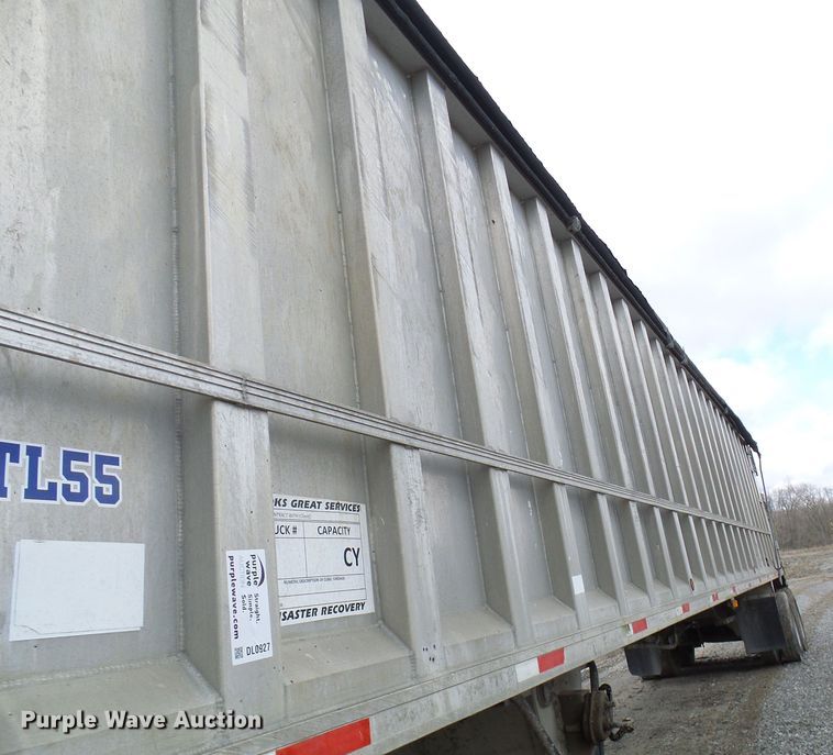 image for item DL0927 1994 Summit walking floor trailer