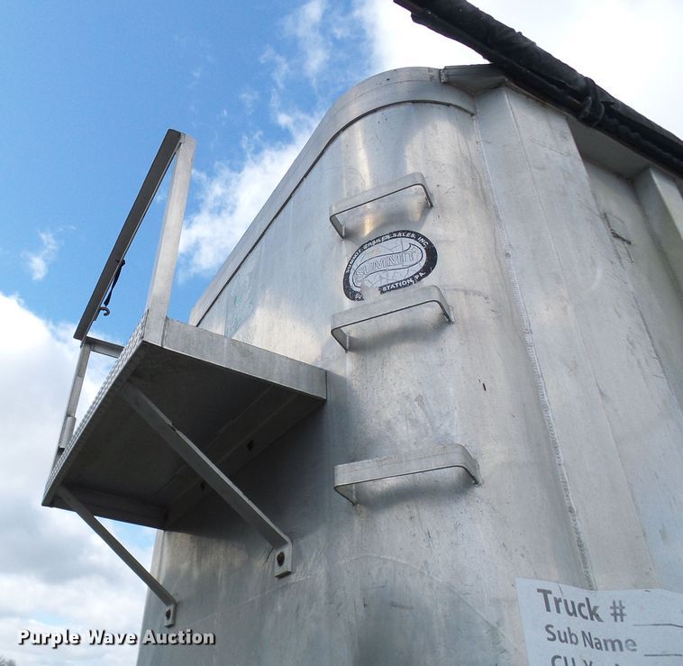 image for item DL0927 1994 Summit walking floor trailer