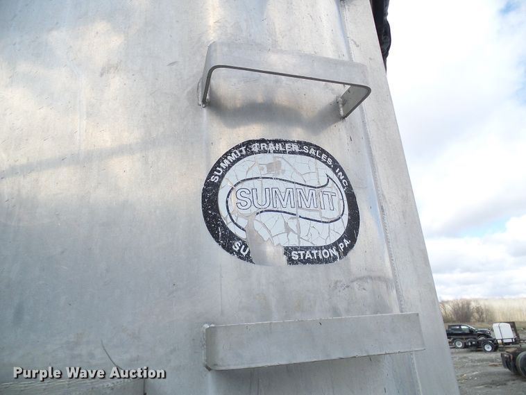 image for item DL0927 1994 Summit walking floor trailer