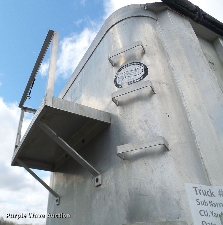 image for item DL0927 1994 Summit walking floor trailer