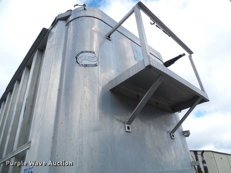 image for item DL0927 1994 Summit walking floor trailer