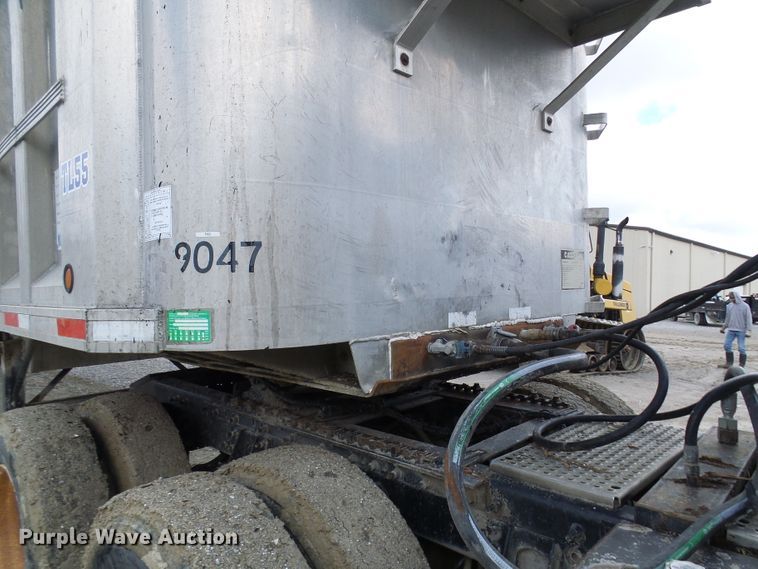 image for item DL0927 1994 Summit walking floor trailer