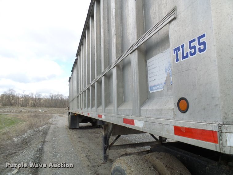 image for item DL0927 1994 Summit walking floor trailer